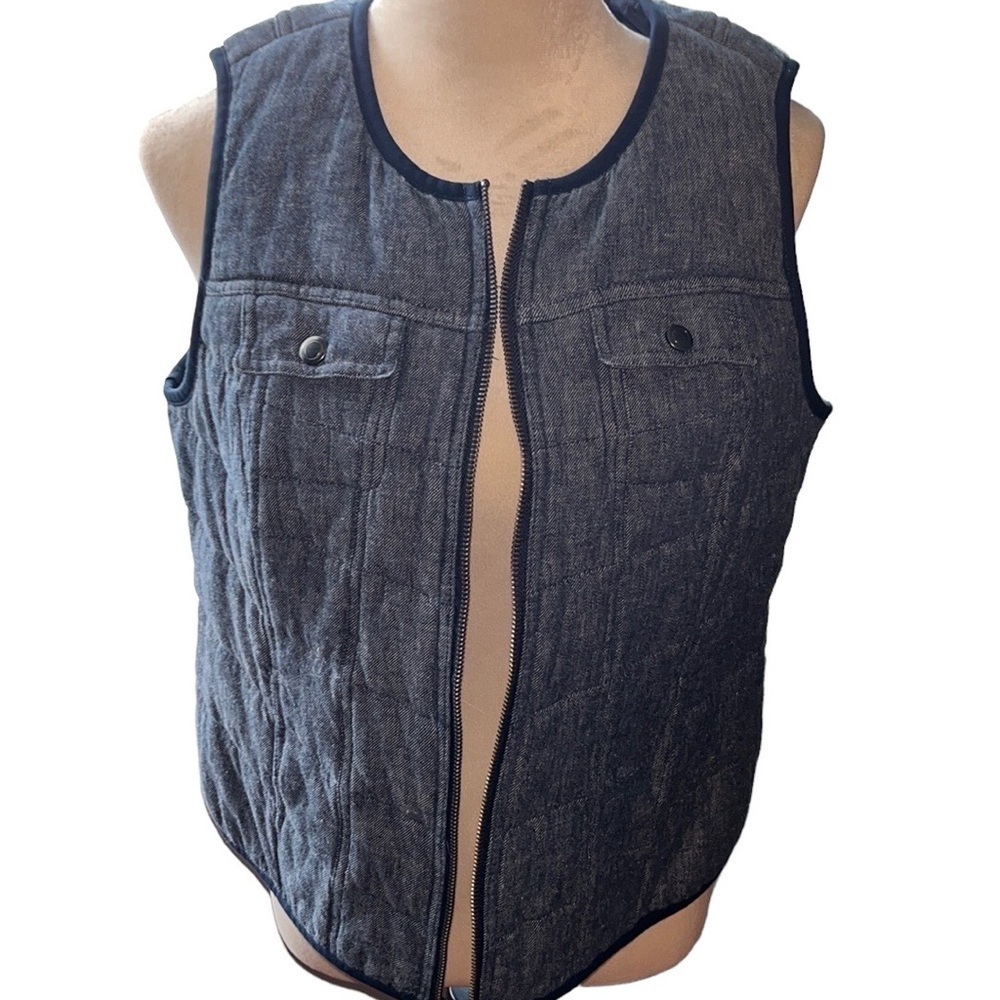 Christopher and Banks women’s denim quilted vest Size Petite Large